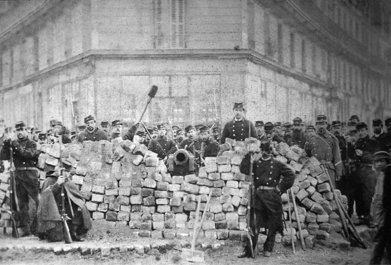 Barricade Voltaire Lenoir Commune Paris 1871 Image public domain