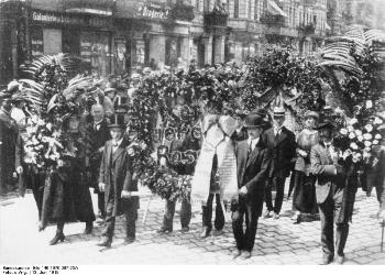 The death of Rosa Luxemburg was a heavy blow to the German proletariat which had lost one of its best leaders. Picture from Bundesarchiv.