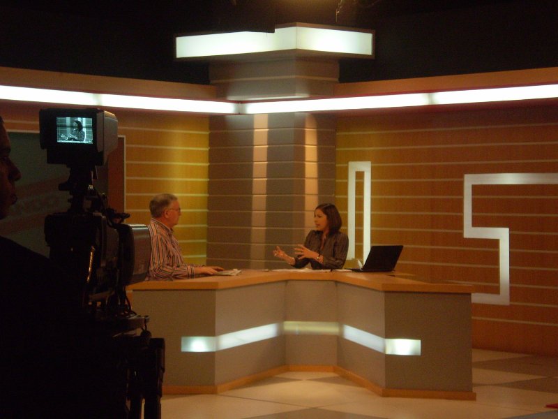 Alan Woods being interviewed on Venezolana de Televisión