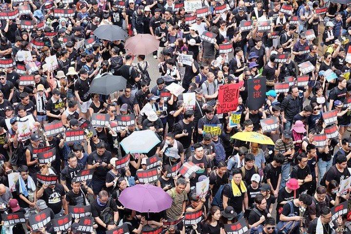 显然，香港政府已完全失去对社会的控制。//图片来源：VOA