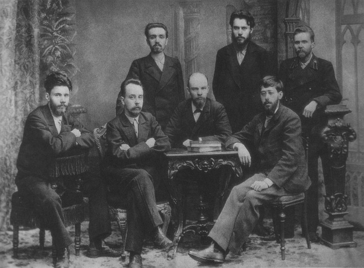 俄國運動的早期不可避免地被馬克思主義者的小組所支配。這些小組發揮了進步的作用。但他們最終成為了黨的進一步發展的障礙。 //圖片來源：公共領域