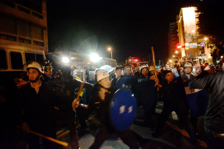 殘酷的警察鎮壓並沒有阻擋運動的上升。//圖片來源：MrWiki321，公共領域