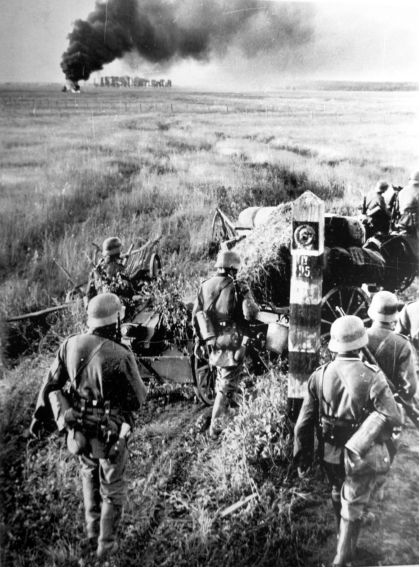 German troops crossing the Soviet border Image public domain