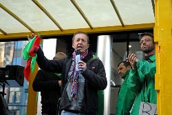 Erik Demeester speaking at rally. Photo: Vinciane Convens