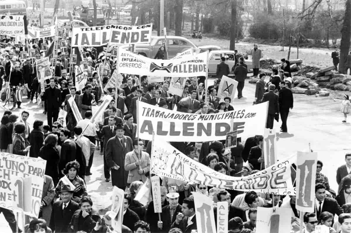 Allende supporters Image public domain