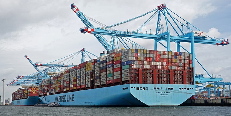 Shipping Containers Image kees torn wikimedia commons
