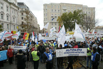 Demonstration by public service workers in defence of their wages and conditions, Budapest, November 29