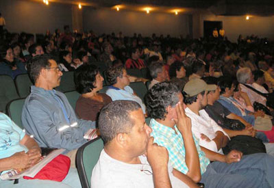 800 people attend meeting on the Bolivarian Revolution and Socialism
