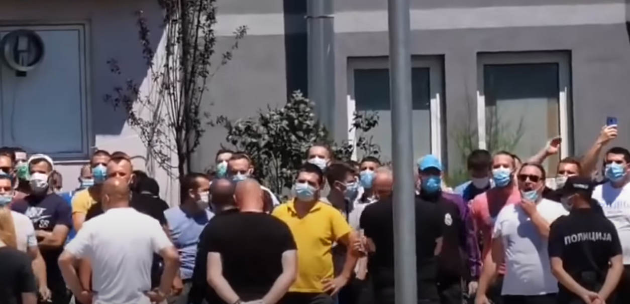Protesters greet the prime minister in Novi Pazar Image fair use