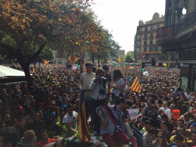 barcelona catalan referendum rally accent