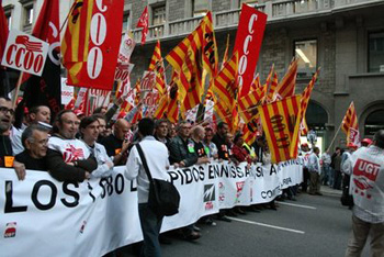 Diez mil trabajadores se movilizan en Barcelona contra los despidos en Nissan
