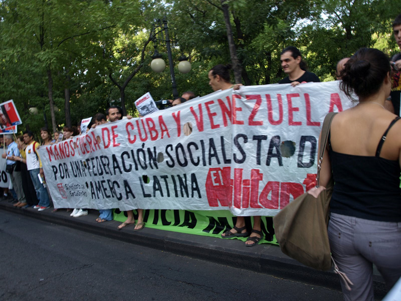 Jóvenes y trabajadores se concentran en Madrid en apoyo a la revolución venezolana