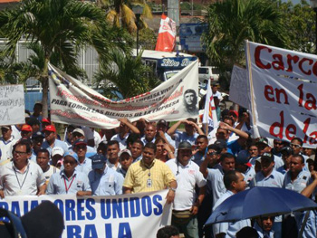 Combativa marcha de los obreros en Barcelona